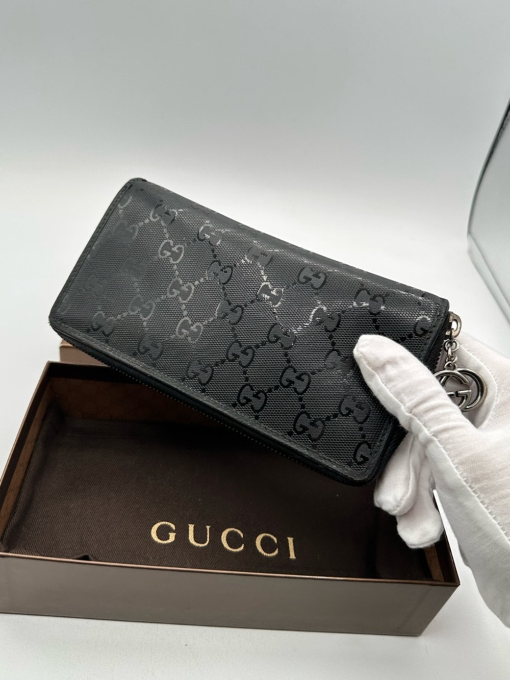 Gucci Holographic Zip Around Wallet - Picture 5 of 12